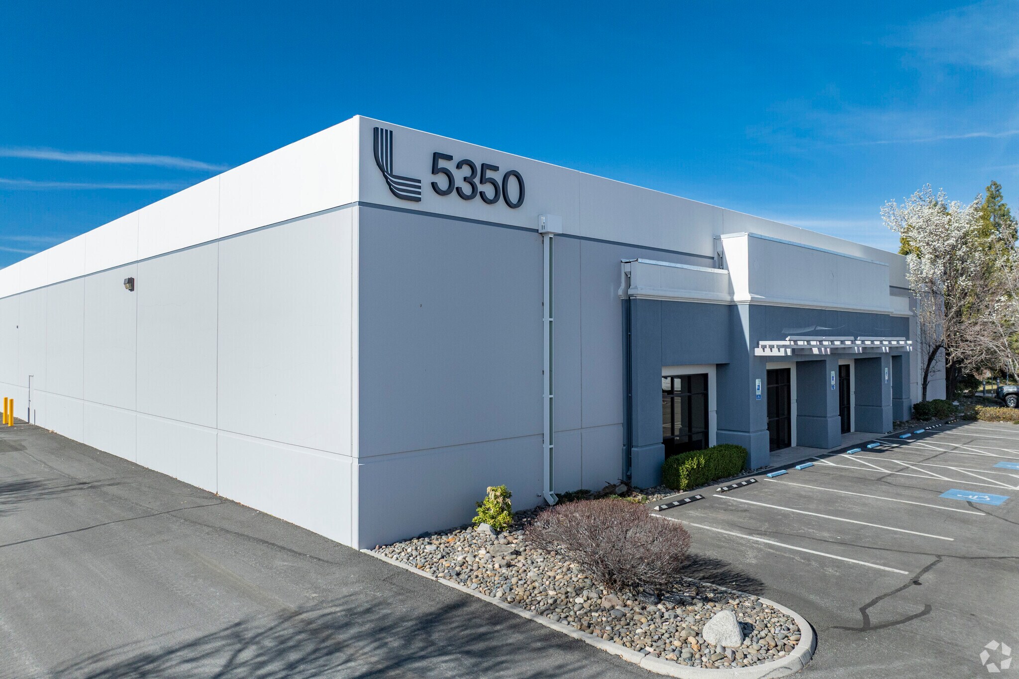 5350 Capital Ct, Reno, NV à louer Photo principale- Image 1 de 4