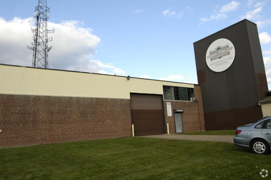 811 E Cayuga St, Philadelphia, PA for sale - Primary Photo - Image 2 of 16