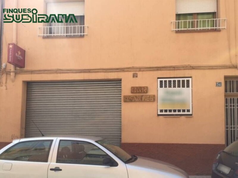 Commerce de détail dans Vilanova del Camí, Barcelona à louer Photo du bâtiment- Image 1 de 7