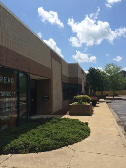 1600 Roswell St SE, Smyrna, GA à louer - Photo du bâtiment - Image 3 de 11