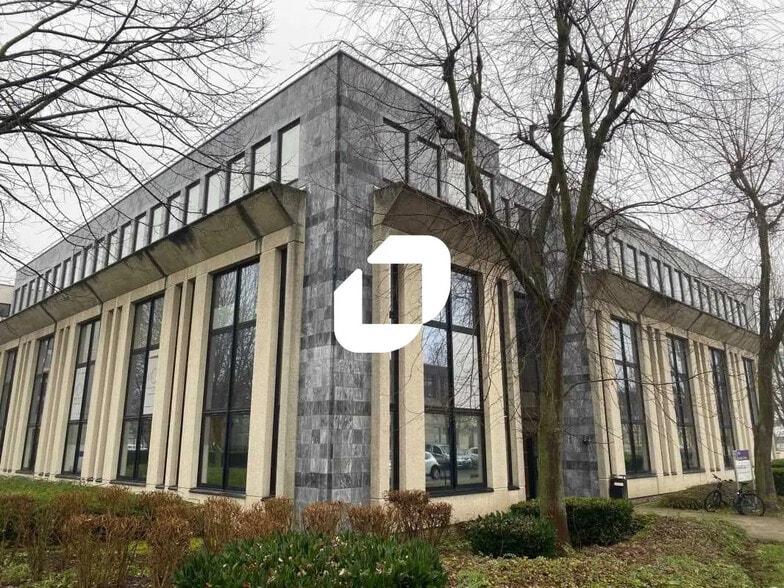 Office in Gennevilliers for lease - Building Photo - Image 2 of 15