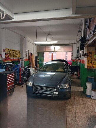 Plus de détails pour Multi-résidentiel à vendre