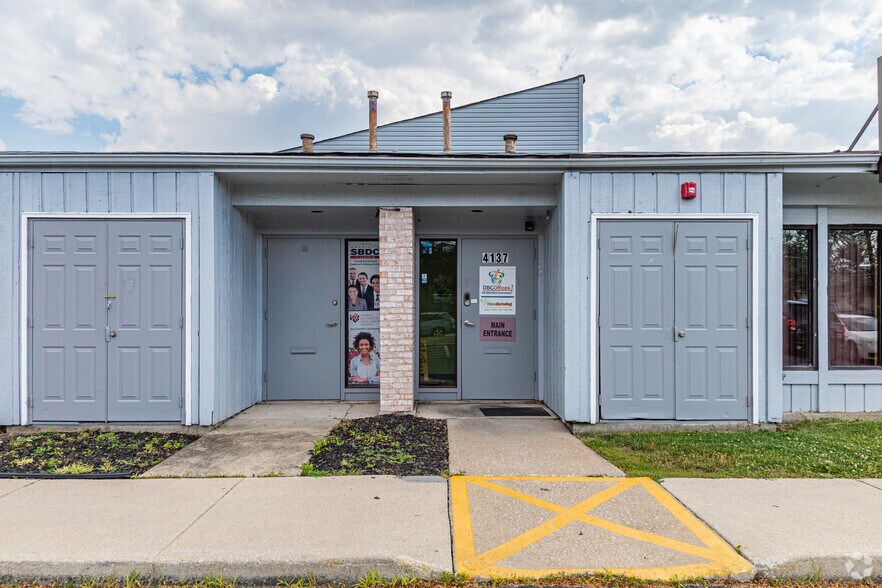 4125-4147 Sauk Trl, Richton Park, IL à louer - Photo du bâtiment - Image 3 de 4
