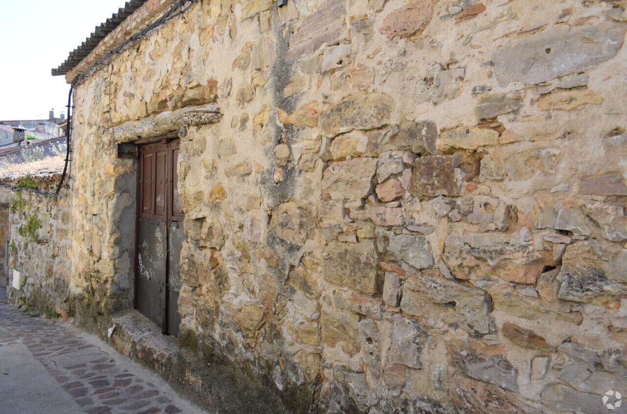 Retail in El Molar, Madrid for sale Primary Photo- Image 1 of 7