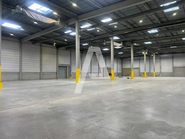 Flex in Moissy-Cramayel for lease - Interior Photo - Image 3 of 5