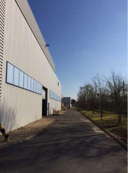 Industriel dans Lieusaint à louer - Photo du bâtiment - Image 2 de 9