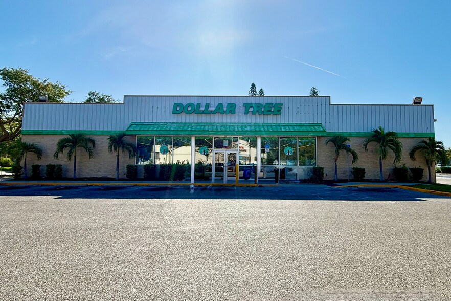 3708 N Tamiami Trl, Sarasota, FL à louer - Photo du bâtiment - Image 2 de 6