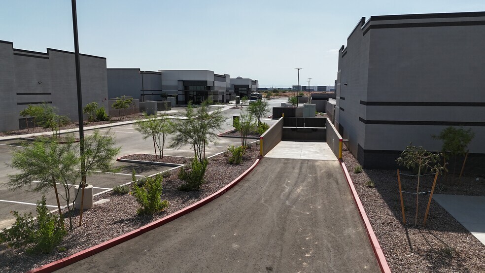 7320 E Pecos Rd, Mesa, AZ à vendre - Photo du bâtiment - Image 3 de 13