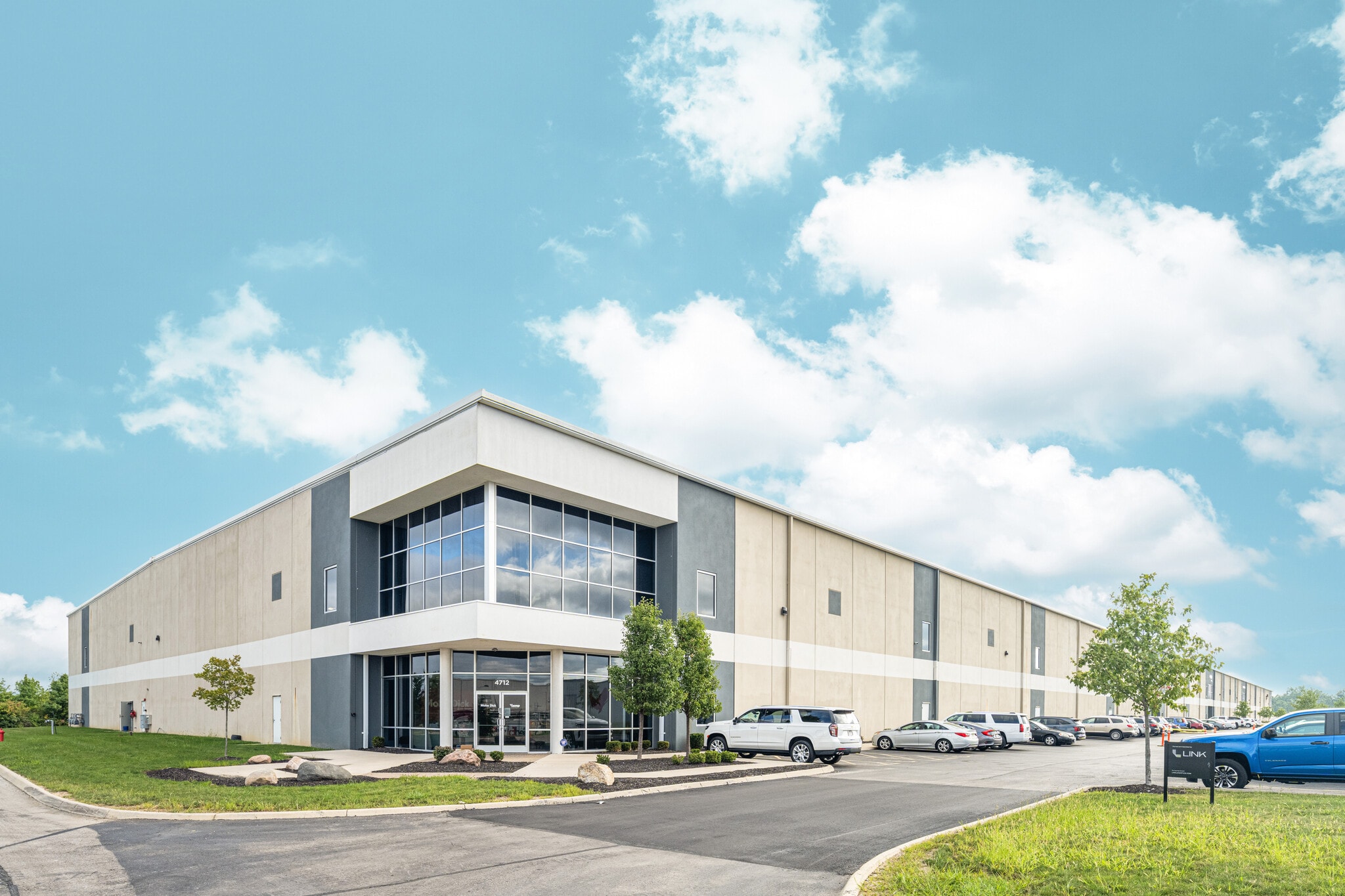 4712 Poth Rd, Whitehall, OH for lease Building Photo- Image 1 of 17