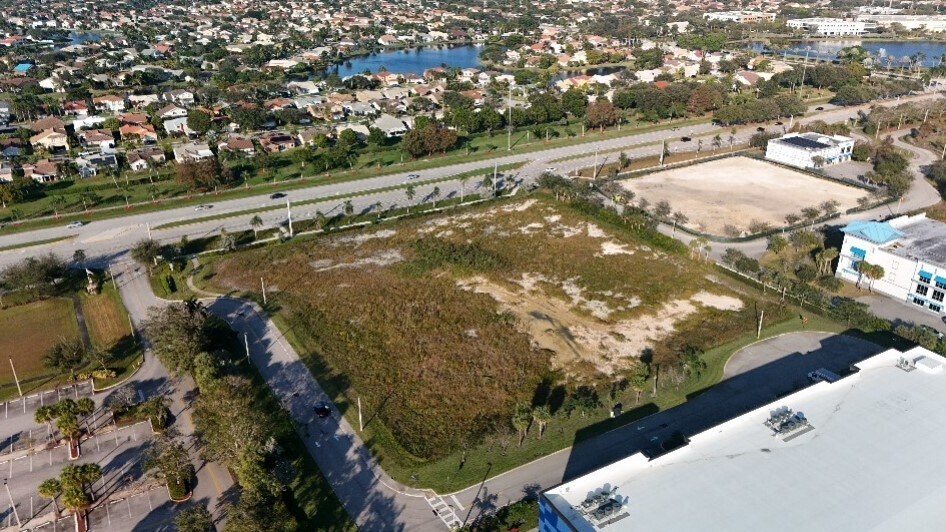 18900 Pines Blvd, Pembroke Pines, FL à vendre Photo du bâtiment- Image 1 de 13