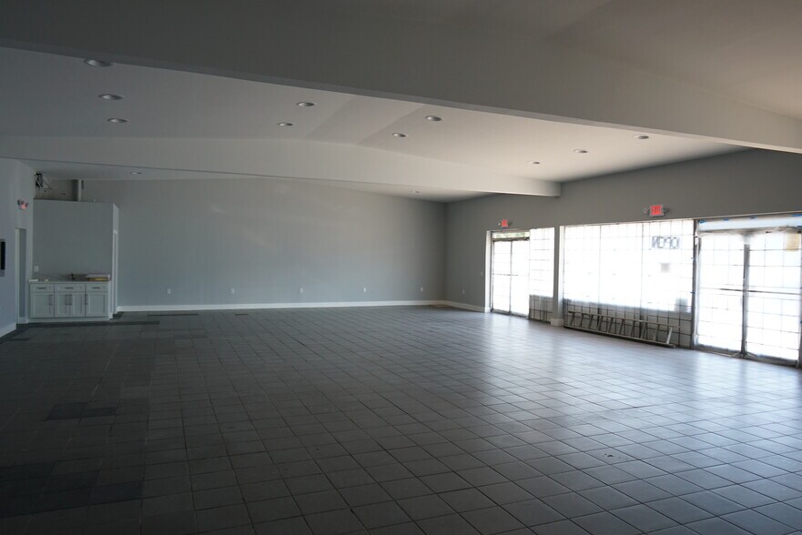 4561 W Atlantic Ave, Delray Beach, FL à louer - Photo du bâtiment - Image 2 de 6
