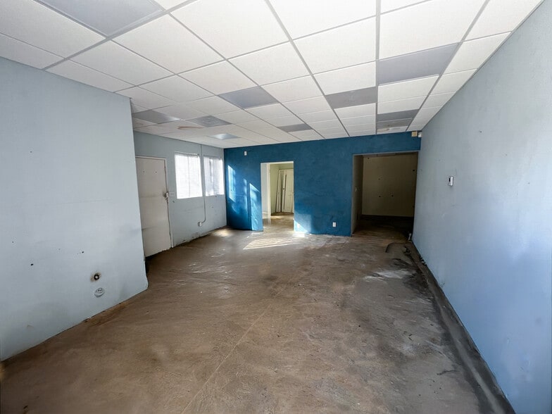 3900 W Riverside Dr, Burbank, CA for lease - Building Photo - Image 3 of 4