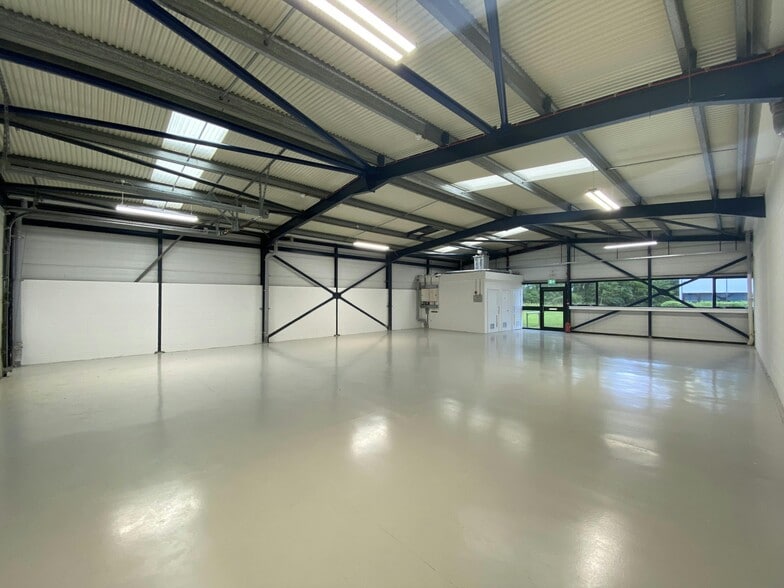 31-35 Langlands Pl, East Kilbride for lease - Building Photo - Image 3 of 8