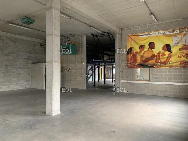 Flex in Villeneuve-la-Garenne for lease - Building Photo - Image 1 of 26