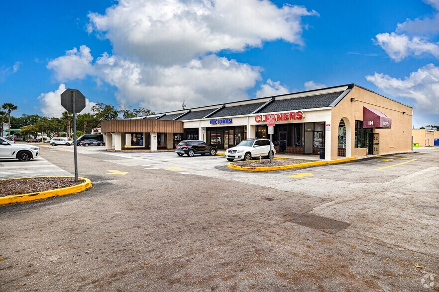 5566 Fort Caroline Rd, Jacksonville, FL à louer - Photo du bâtiment - Image 2 de 18