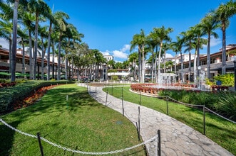 4220 Laguna St, Coral Gables, FL for lease Interior Photo- Image 1 of 11