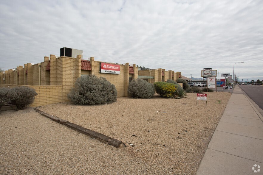3040 E Cactus Rd, Phoenix, AZ à louer - Photo du bâtiment - Image 1 de 4