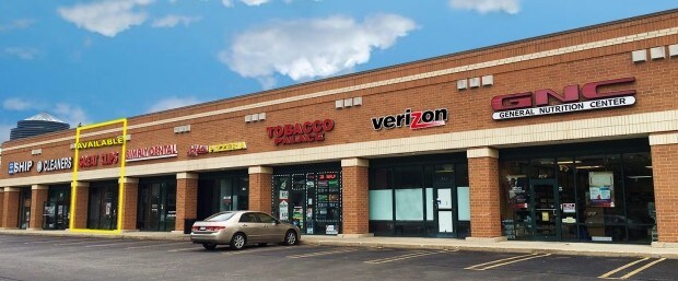 335-355 E Geneva Rd, Carol Stream, IL à louer - Photo du bâtiment - Image 2 de 6