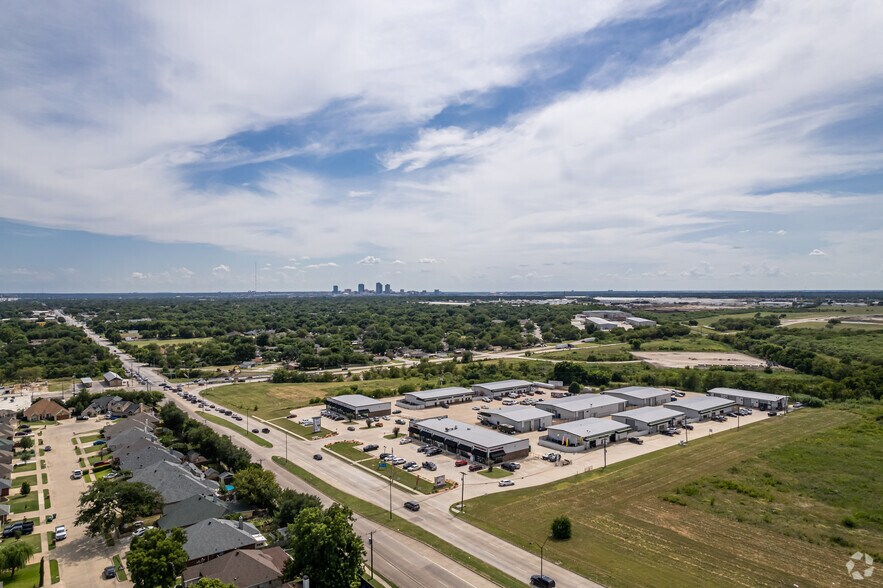 3649-3661 N Beach St, Fort Worth, TX à louer - Photo du bâtiment - Image 2 de 5