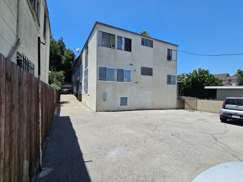 1146 S Berendo St, Los Angeles, CA à vendre - Photo du bâtiment - Image 3 de 8