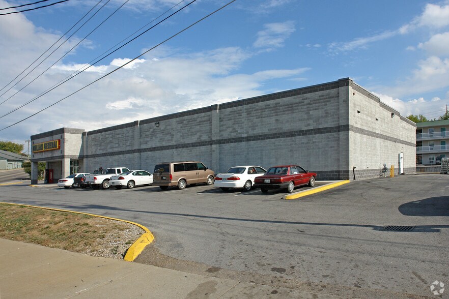 1800 Middlebrook Pike, Knoxville, TN à vendre - Photo du bâtiment - Image 2 de 4