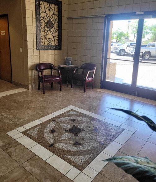 8715 W Union Hills Dr, Peoria, AZ for lease - Interior Photo - Image 2 of 4