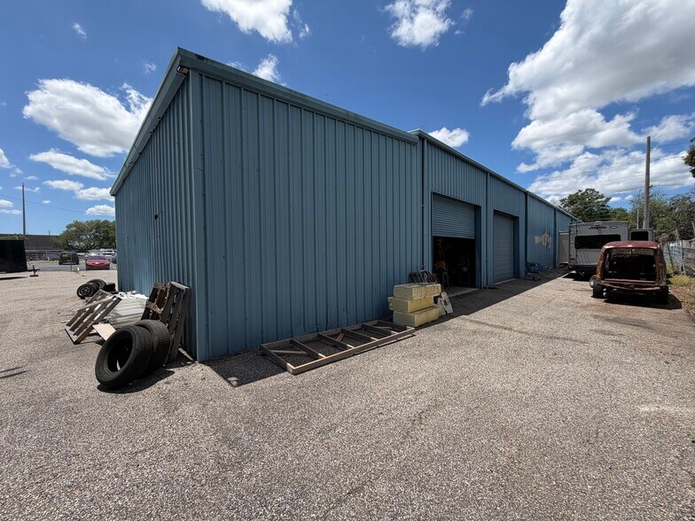 15921 N Florida Ave, Lutz, FL à vendre - Photo du bâtiment - Image 3 de 28