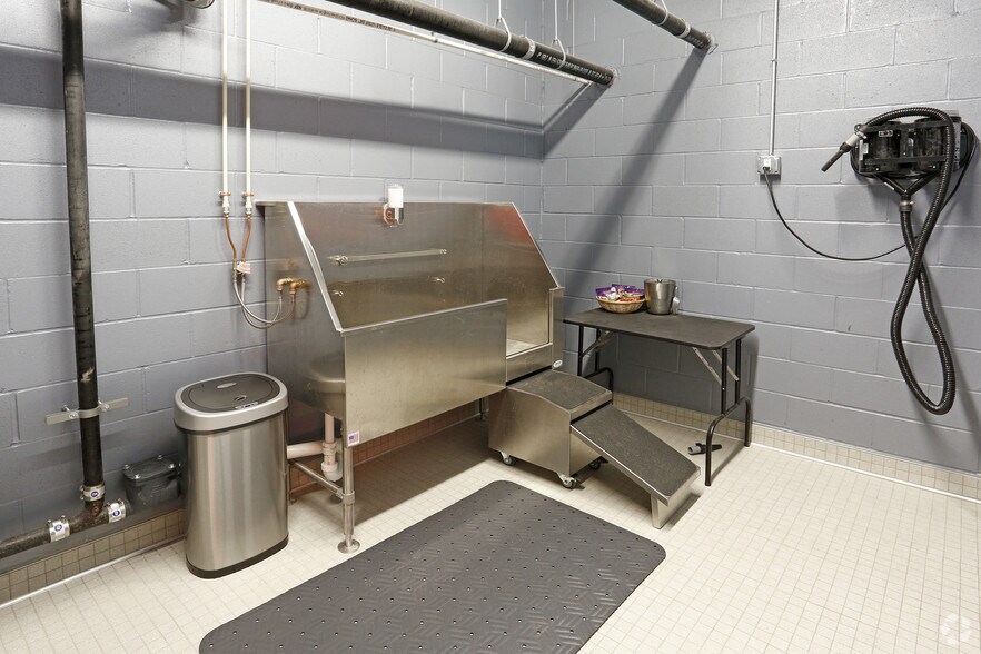 1300 W Lake St, Minneapolis, MN à louer - Photo intérieure - Image 2 de 52