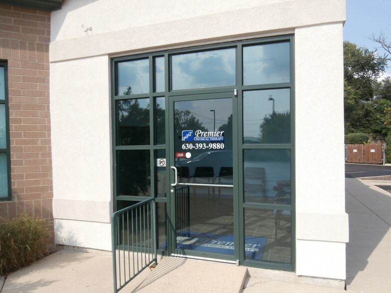 3S517 Winfield Rd, Warrenville, IL for lease - Building Photo - Image 2 of 11