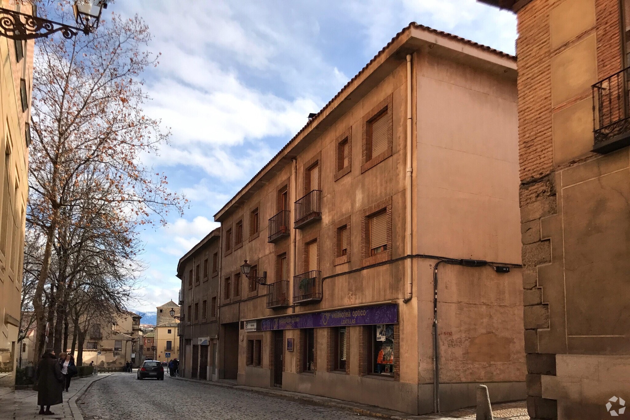 Retail in Segovia, Segovia for lease Primary Photo- Image 1 of 2