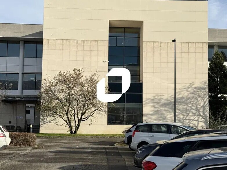3 Avenue Raymond Chanas, Eybens à louer - Photo du bâtiment - Image 2 de 21
