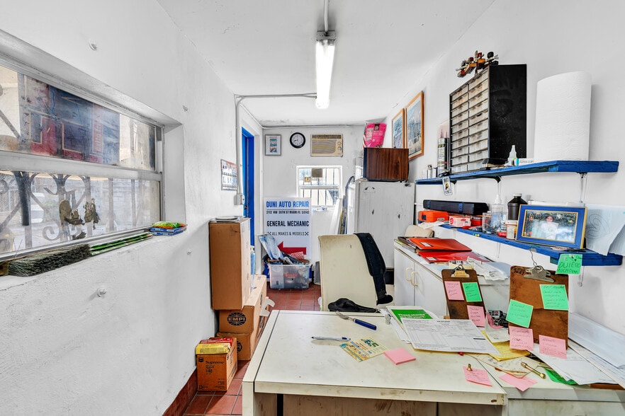 2112 NW 36th St, Miami, FL for sale - Building Photo - Image 2 of 27