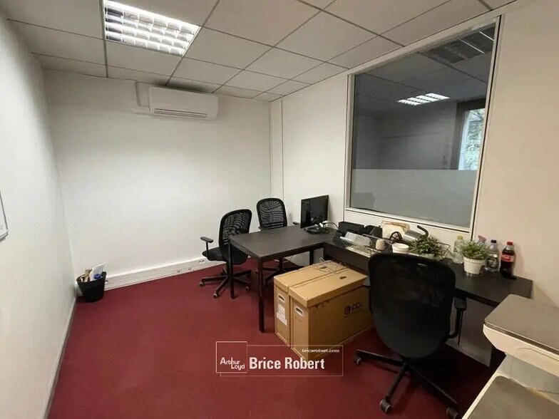 Office in Lyon for lease - Interior Photo - Image 3 of 5
