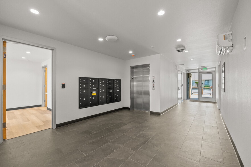 512 Westline Dr, Alameda, CA for lease - Lobby - Image 3 of 9