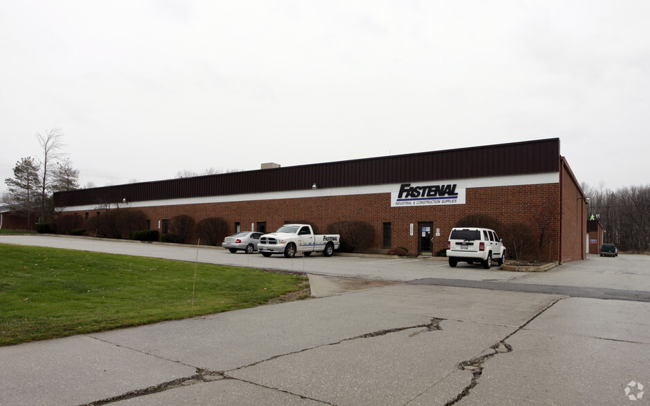 1927-1947 E Aurora Rd, Twinsburg, OH for lease - Primary Photo - Image 1 of 10