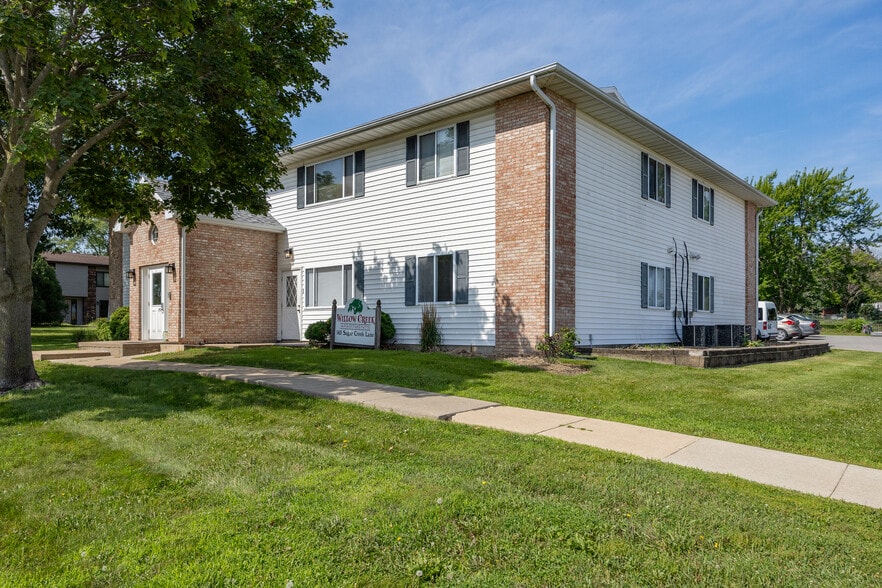 145 Sugar Creek Ln, North Liberty, IA for sale - Building Photo - Image 2 of 6