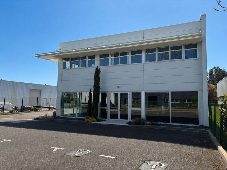 Rue Jean Moulin, Orléans à louer - Photo du bâtiment - Image 3 de 18