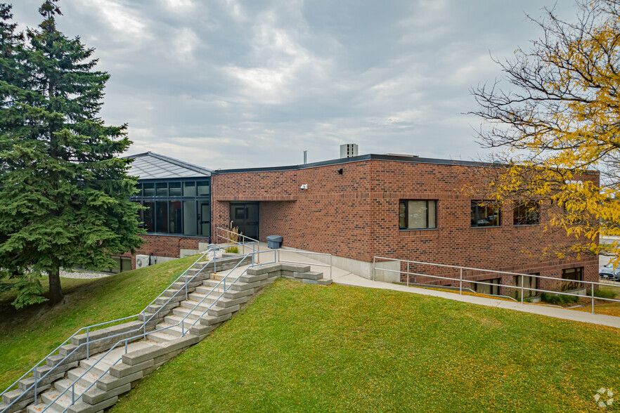 370 Speedvale Ave W, Guelph, ON for lease - Primary Photo - Image 1 of 6