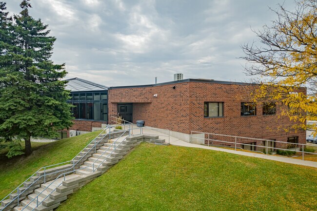 Plus de détails pour 370 Speedvale Ave W, Guelph, ON - Bureau à louer