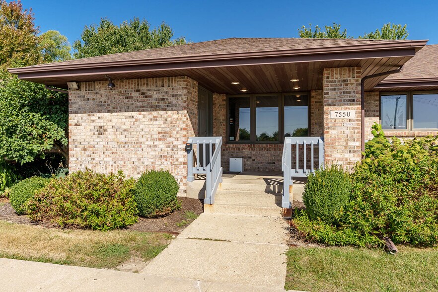 7550 Rote Rd, Rockford, IL à vendre - Photo du bâtiment - Image 3 de 58