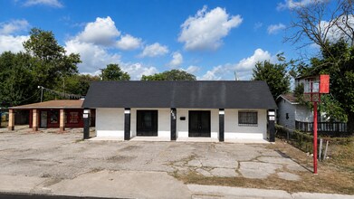 755 N General McMullen Dr, San Antonio, TX for lease Building Photo- Image 2 of 20