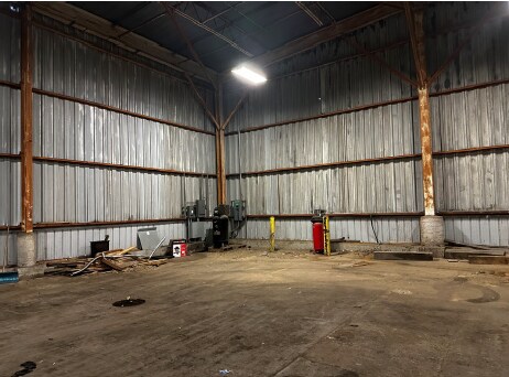 66,724 SF TOTAL (2 BUILDINGS) WAREHOUSE portefeuille de 2 propriétés à vendre sur LoopNet.ca - Photo intérieure - Image 3 de 11
