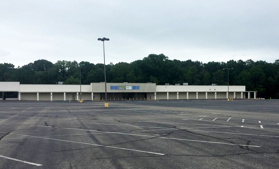 1320-1328 S Highland Ave, Jackson, TN for lease - Building Photo - Image 2 of 64