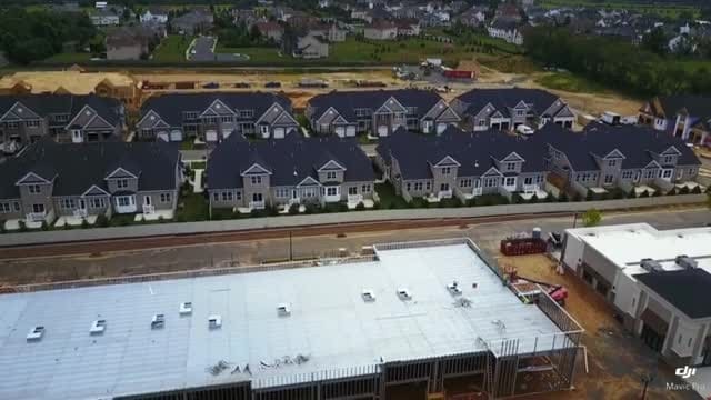 209 Applegarth Rd, Monroe Township, NJ à louer - Vidéo sur l’inscription commerciale - Image 2 de 9