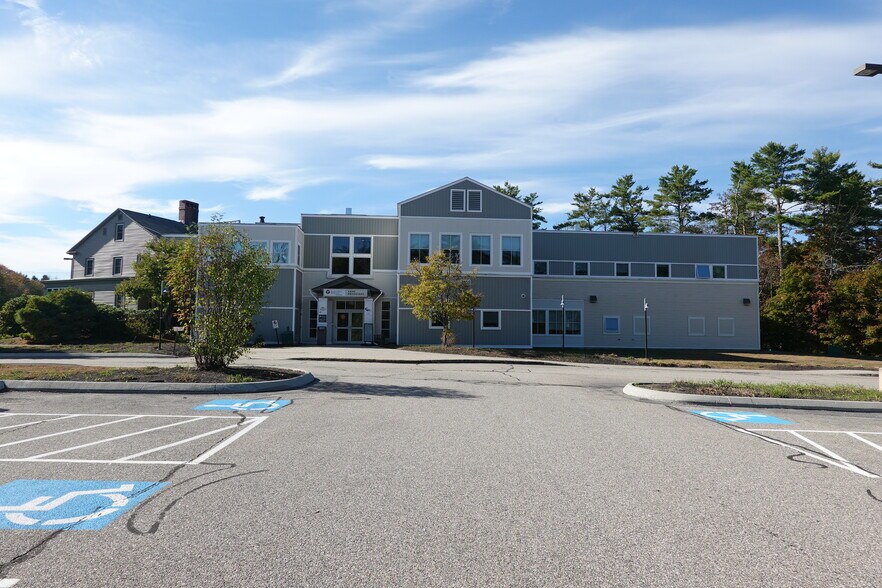 655 Main St, Saco, ME à louer - Photo du bâtiment - Image 1 de 6