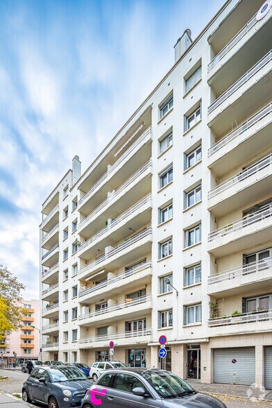12 Rue Galilée, Villeurbanne for sale - Building Photo - Image 2 of 7