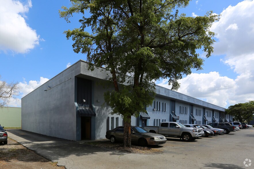 12300-12316 SW 131st Ave, Miami, FL à louer - Photo du bâtiment - Image 2 de 18