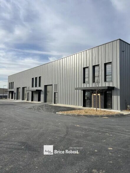 239 rue Michel Girer, 01390 Mionnay, Mionnay à louer - Photo du bâtiment - Image 2 de 6