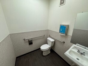 975 Van Horn Rd, Fairbanks, AK for lease Interior Photo- Image 2 of 11