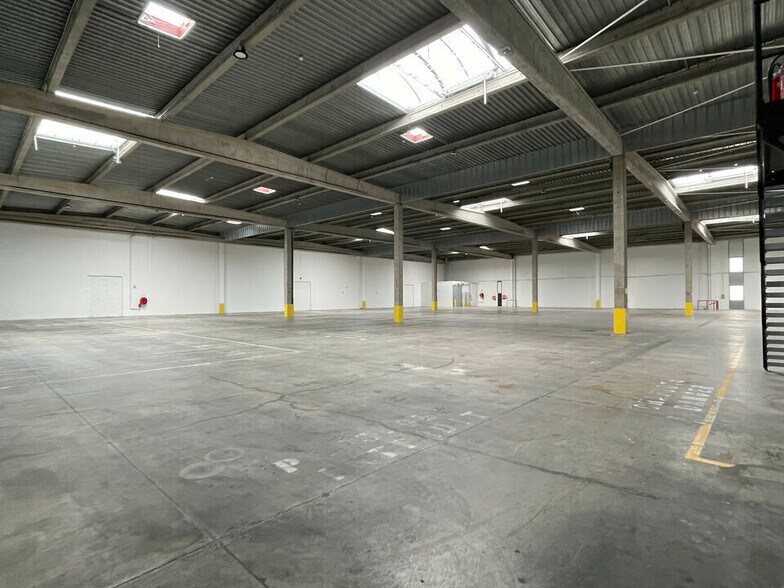 Industrial in Corbas for lease - Interior Photo - Image 2 of 13